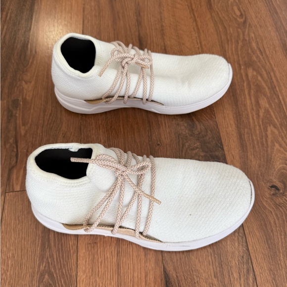 Vessi CityScape Size 8 Sneakers - Picture 2 of 4